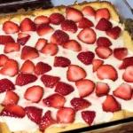 Irresistible Strawberry Cheesecake Dump Cake Recipe to Try